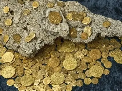 یک غواص موفق به کشف ۳۰ هزار سکه رومی در سواحل ایتالیا شد