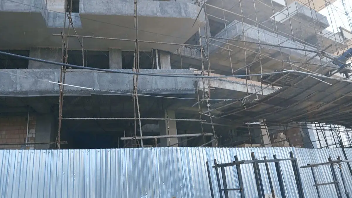 تشکیل پروندۀ قضایی برای مرگ ۵ کارگر ساختمانی در حادثه سقوط بالابر نور/ ۴ مصدوم همچنان بستری هستند