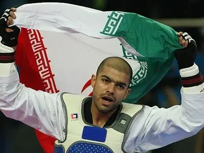 افرادی که در محیط مجازی خود را قهرمان جهان می‌نامند به قهرمانان حقیقی توهین می‌کنند