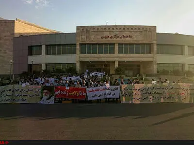 کارکنان پتروشیمی مبین هم زنجیره انسانی تشکیل دادند