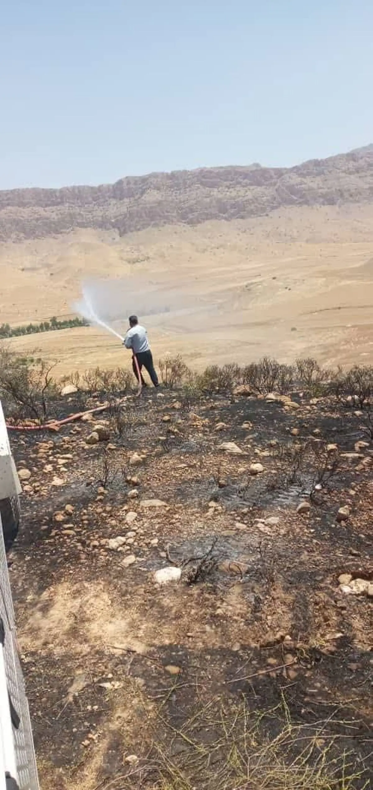 مهار آتش سوزی در هفتاد هکتار از مراتع کشاورزی ایذه 