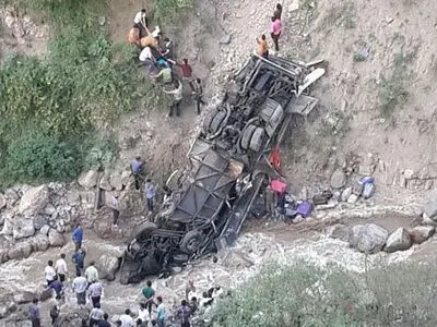 تشریح آخرین وضعیت مصدومان و مفقودان حادثه سقوط اتوبوس به دره