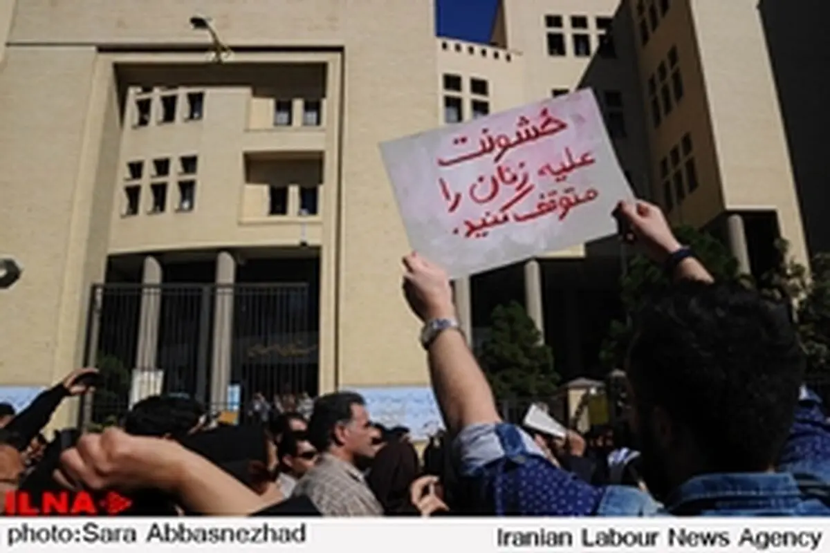 اصفهانی‌ها مقابل دادگستری تجمع کردند / قول استان‌دار اصفهان برای پیگیری حادثه