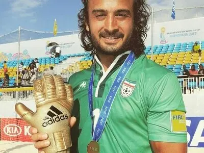 پیمان حسینی:  گرفتن دستکش طلایی بهترین خاطره دوران فوتبال ملی من بود (ویدیو)