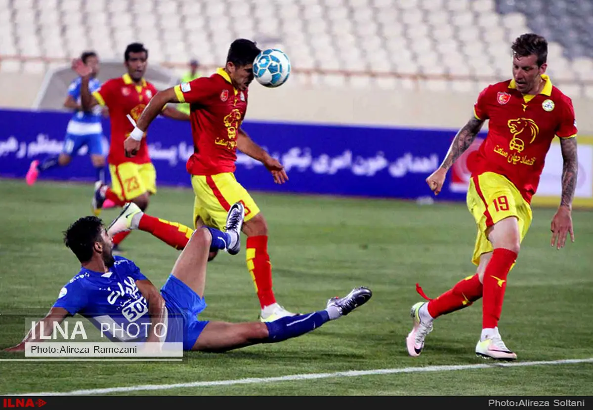 استقلال 1-1 نفت؛ منصوریان قدم اول را نامطمئن برداشت