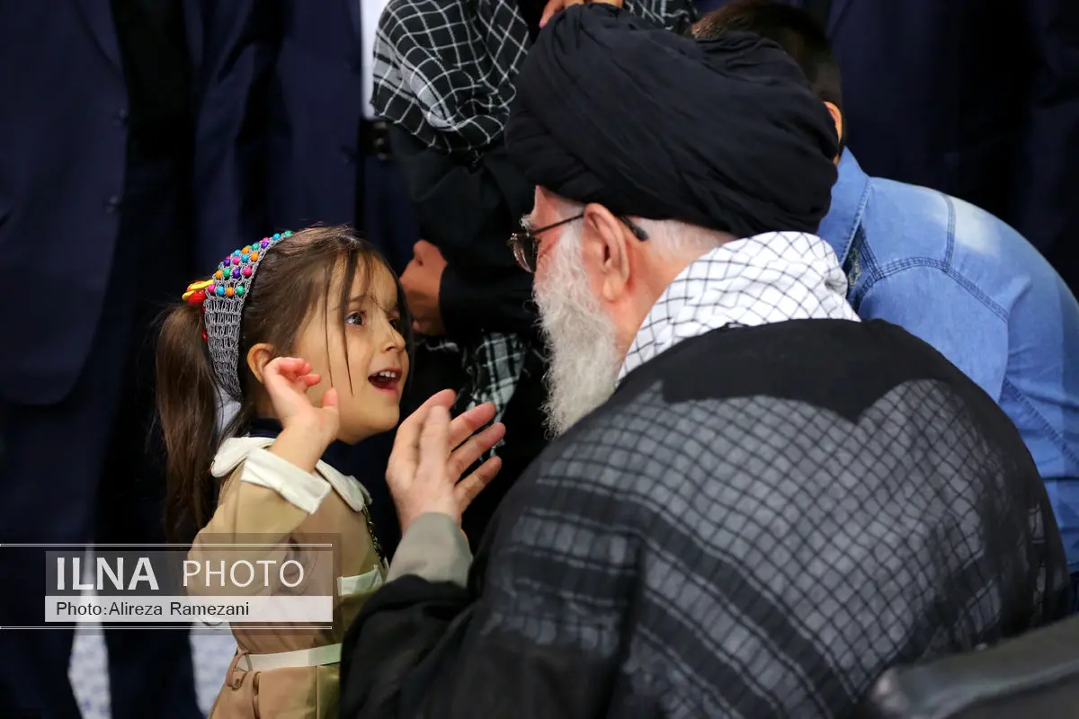 ماجرای گفتگوی جذاب دختر ۴ ساله شهید مدافع حرم با رهبر انقلاب