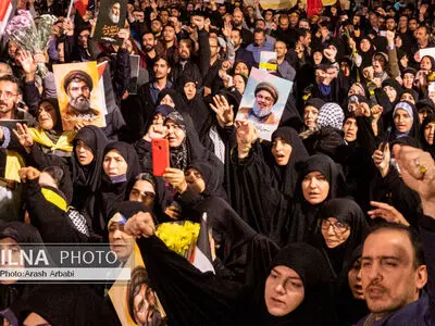 تجمع دانشجویان مقابل دانشگاه تهران
