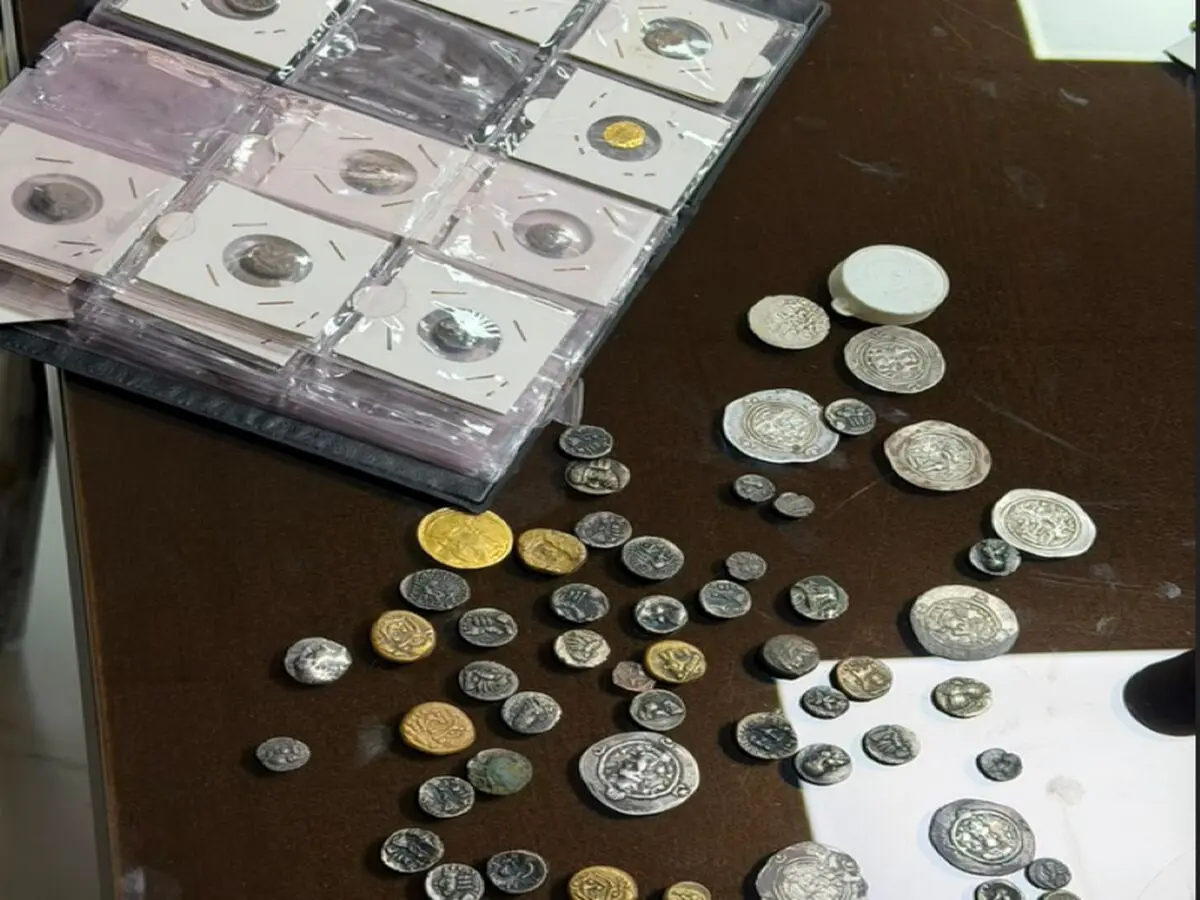 کشف ۱۴۹ قطعه سکه تاریخی در شیراز
