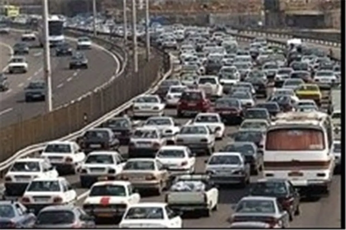 ترافیک نیمه‌سنگین در آزاد‌راه کرج_ قزوین/بارش باران در گیلان و مازندران