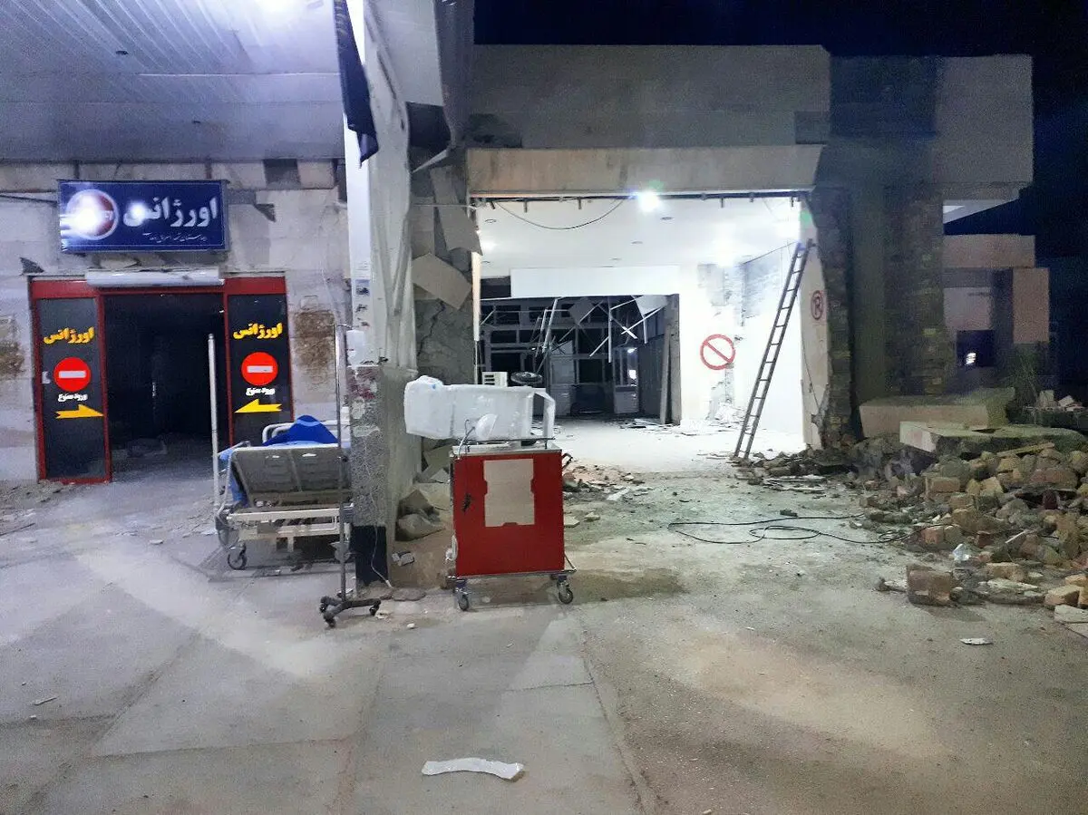 بیمارستان سرپل ذهاب تخریب شده است