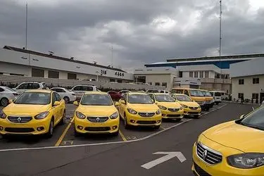 خودروها را بدون سند به خانم‌ها فروختند/ بیمه و سهمیه لاستیک نداریم