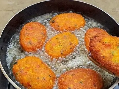 کوکو مرغ زعفرانی با سبزیجات؛ یک شام خوشمزه و آسان