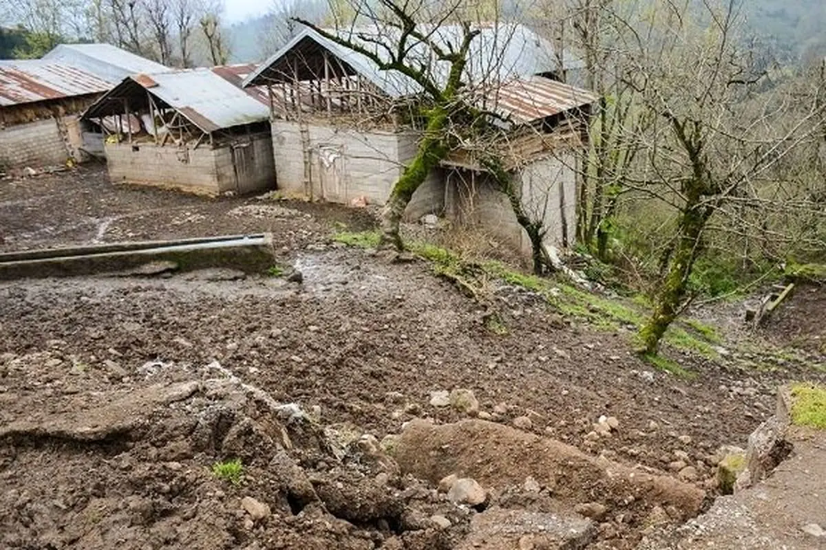 رانش زمین در روستای لیلیم املش/ گروه های ارزیاب اعزام شدند