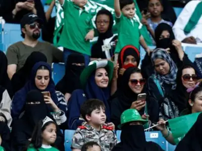 زنان سعودی برای اولین بار به ورزشگاه رفتند