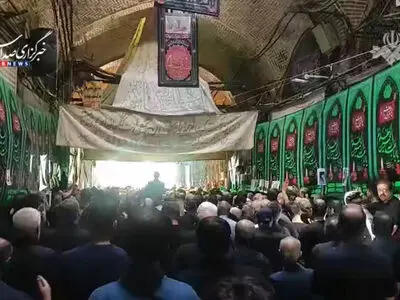 سنت عزاداری چهارپایه خوانی در روز عاشورا حسینی ـ تیمچه صاحب‌الدوله بازار تهران + فیلم