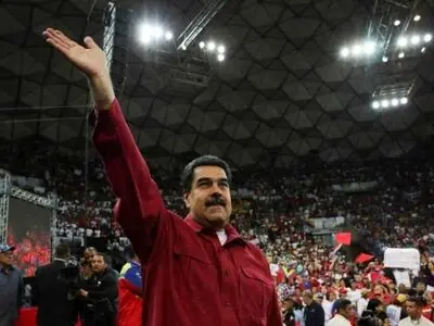 Helicopter attacks Venezuela court, Maduro denounces coup bid