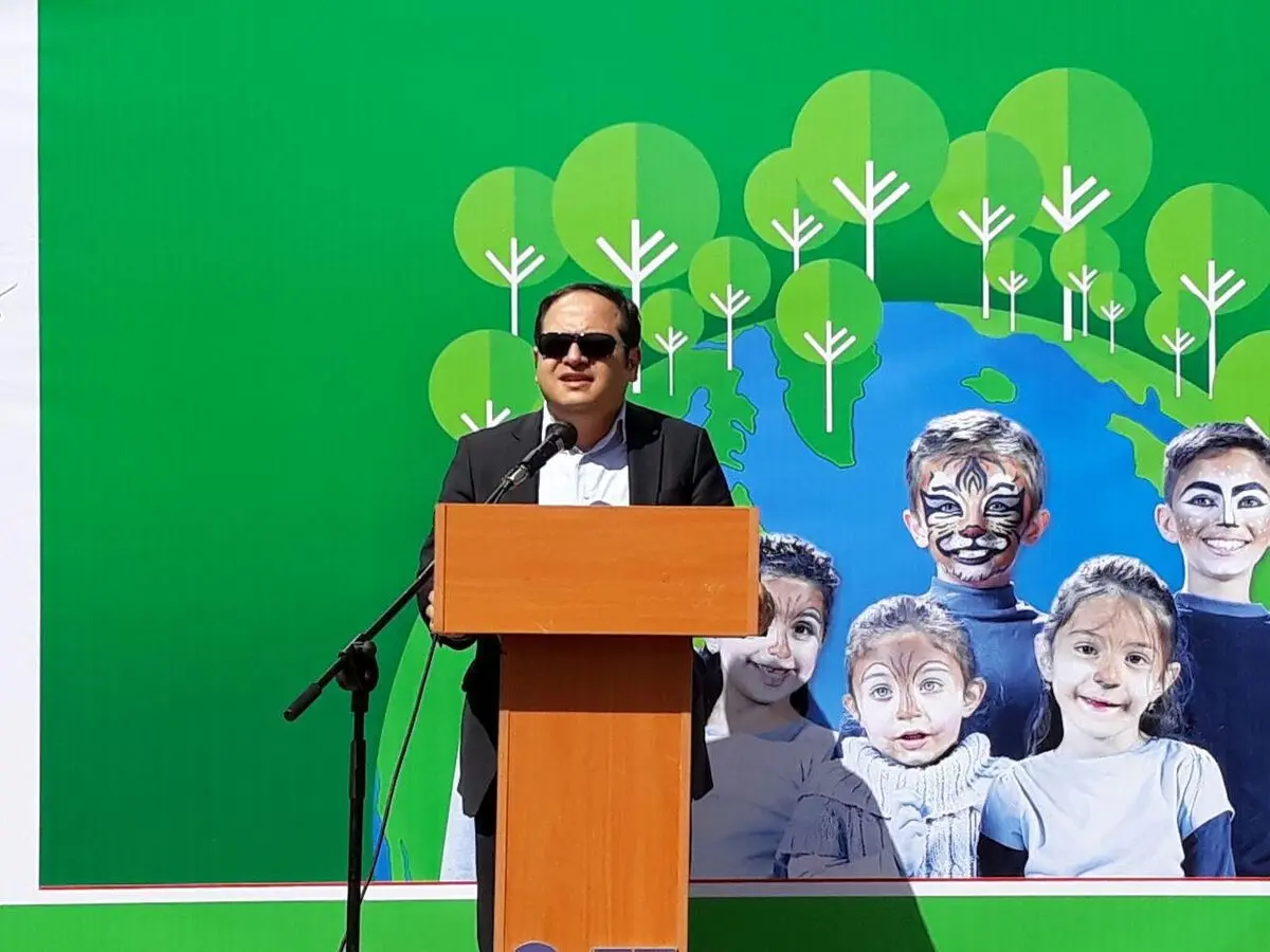 هنرمندان و فعالان محیط زیستی عملکرد شورا و شهرداری را به دقت نقد کنند