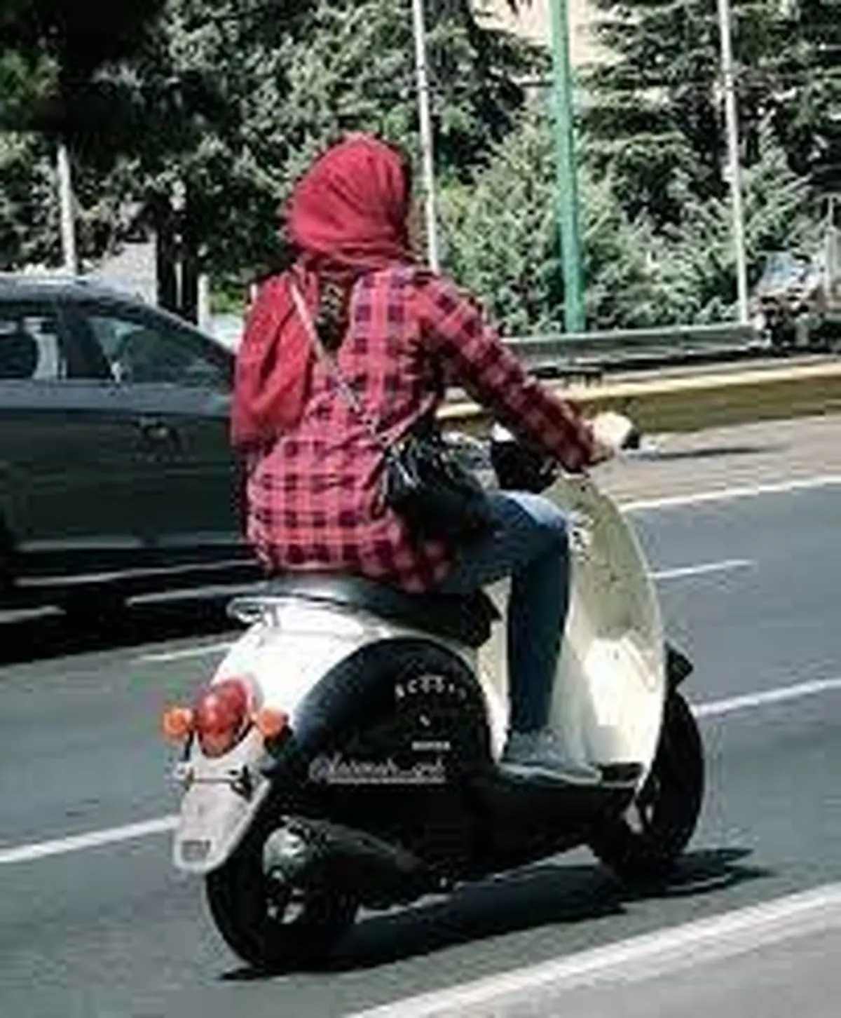 ماجرای گواهینامه موتور بانوان به کجا میرسد؟/فیلم
