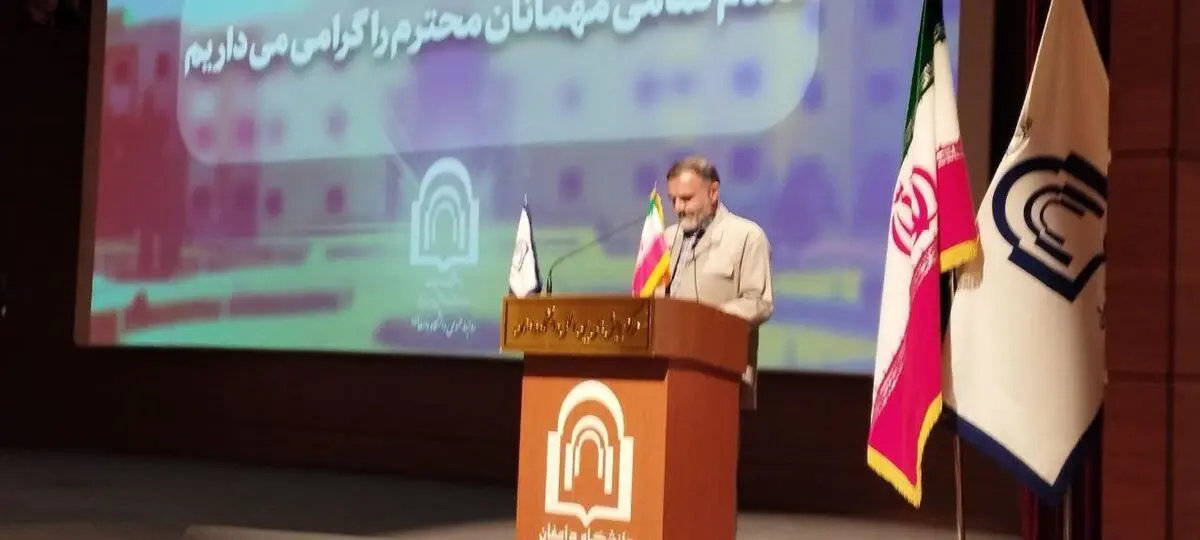 ما با مدیریت کارشکن دانشگاه علوم پزشکی سمنان مشکل داریم / مثل قطره آب بر سنگ خارا  می چکیم تا آن‌را سوراخ‌ کنیم