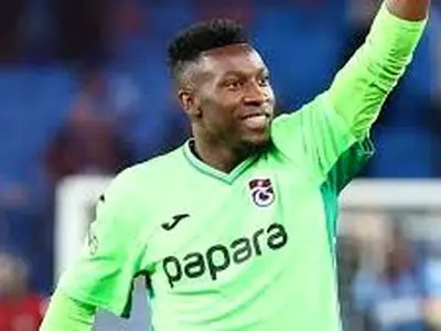 ویدئو: تقدیم گل‌های کادویی به فنرباغچه با سوتی‌های تمام‌نشدنی