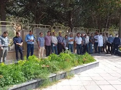 کارگران بیکار شده روغن نباتی جهان به استانداری مراجعه کردند/ بلاتکلیفی در وضعیت اشتغال 