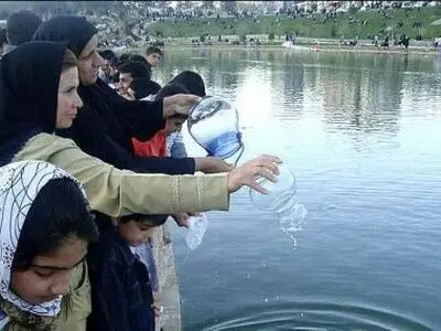 جشنواره رهاسازی ماهی‌های قرمز در استخرهای طبیعت شهر قزوین