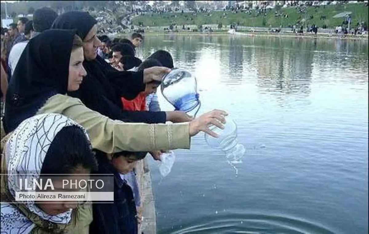 جشنواره رهاسازی ماهی‌های قرمز در استخرهای طبیعت شهر قزوین