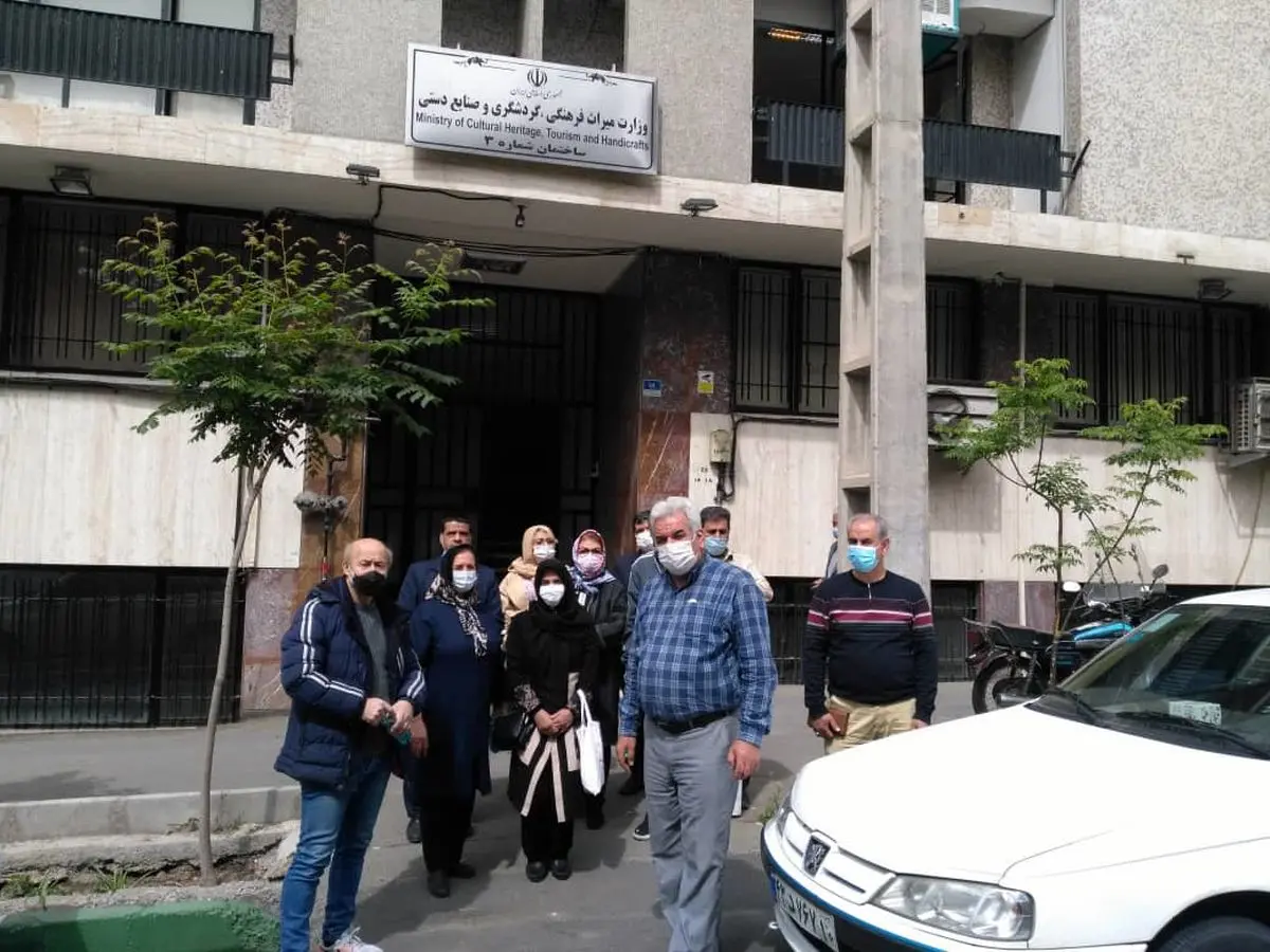 کارگران بازنشسته هتل لاله مقابل ساختمان بازرسی میراث فرهنگی تجمع کردند