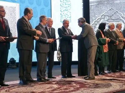 معرفی برگزیدگان نهمین جشنواره بین‌المللی فجر صنایع‌دستی/ سروهای سیمین۹ در دستان هنرمندان جان گرفتند