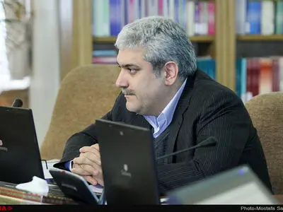 مبانی فکری ما در دانشگاه و کارخانه صحیح نیست/مهاجرت را نفی نمی‌کنیم
