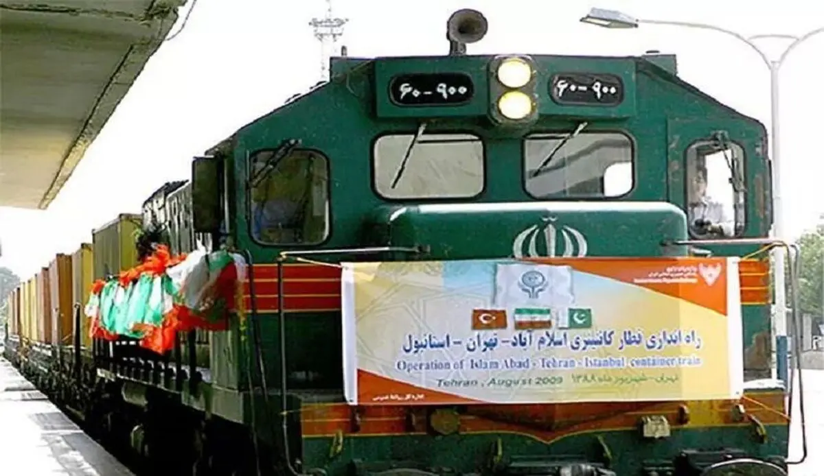 أول قطار ترانزیت السلع بین باکستان وإیران وترکیا یدخل البلاد
