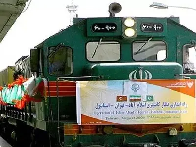 أول قطار ترانزیت السلع بین باکستان وإیران وترکیا یدخل البلاد
