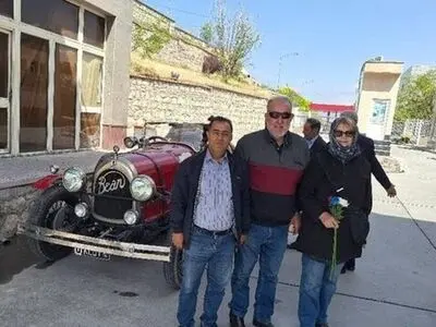 سفر زوج استرالیایی با ماشین ۱۰۰ ساله به ایران
