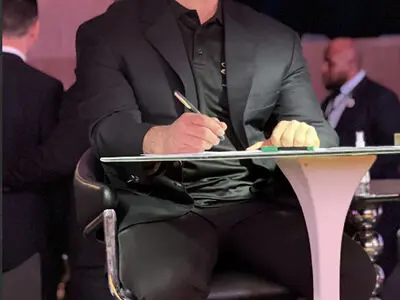 اکبر خزایی Akbar khazaei  تنها داور حرفه ای بین المللی   ifbb pro در ایران شد