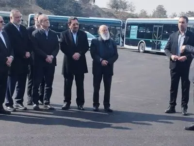 رونمایی از نخستین بسته حمل‌ونقل عمومی برقی تهران با حضور پزشکیان
