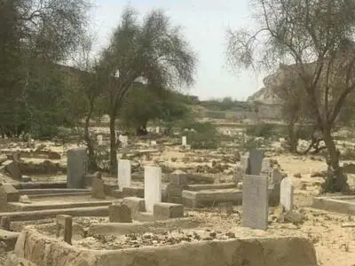 شب‌ها نباید به این قبرستان رفت؟/ گورستانی با قبرهای ۲ متری!/ این روستا مدفن اجنه است/ مقصدی برای گردشگران ماجراجو
