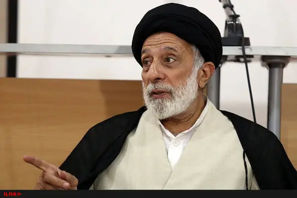 هادی خامنه‌ای رأی خود را به صندوق انداخت