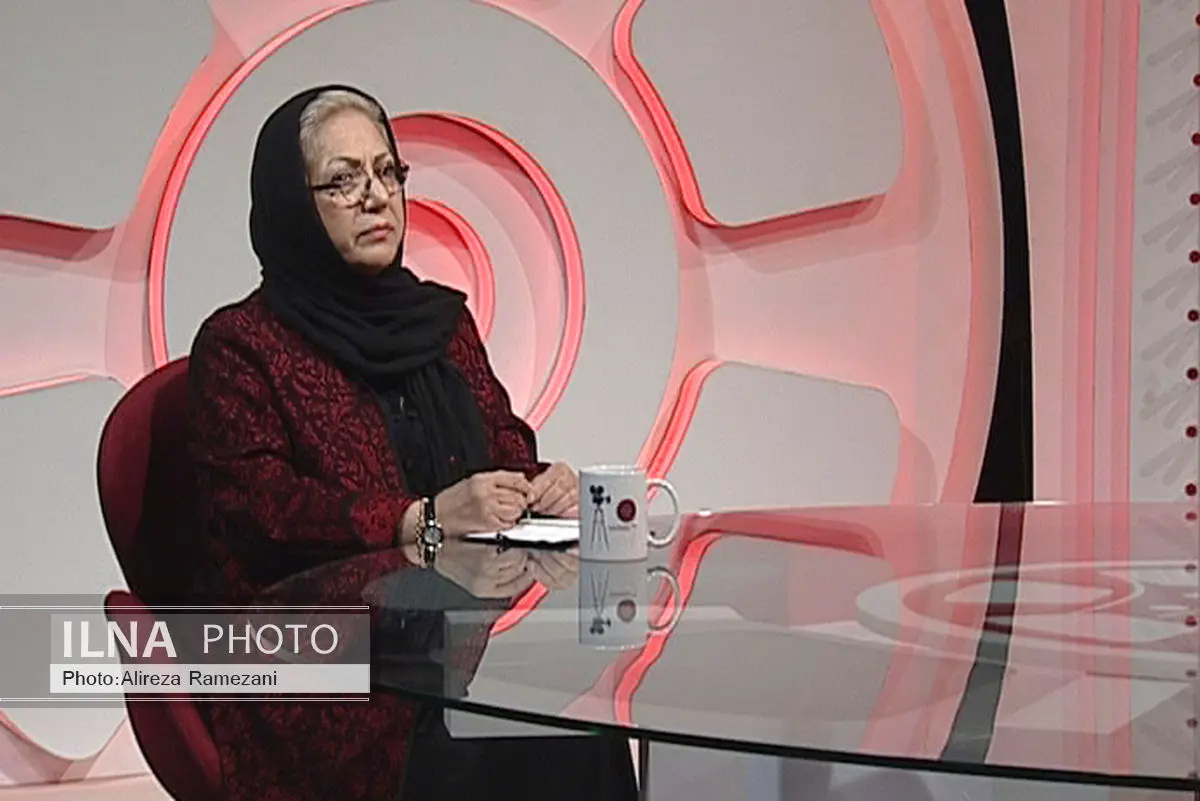 کسانی که باید پاسخگو باشند به فیلمساز اجتماعی حمله میکنند