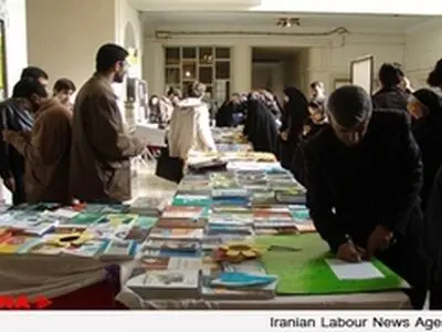 استقلال مالی صنعت نشر از دولت باید از جایی شروع شود