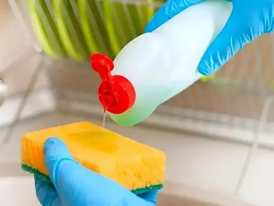 ریختن مایع ظرفشویی روی اسکاچ ؛ یک اشتباه رایج