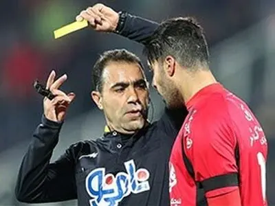 وقتی داور بازی پرسپولیس و گسترش افکار عمومی را به بازی می‌گیرد (عکس)