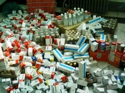 کشف داروهای غیرمجاز از عطاری در تاکستان