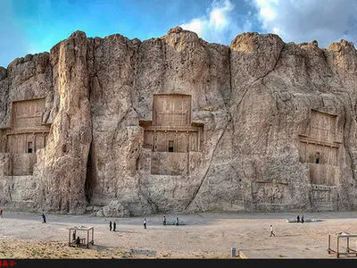 چتر کوتاه بر روی آثار باستانی فارس