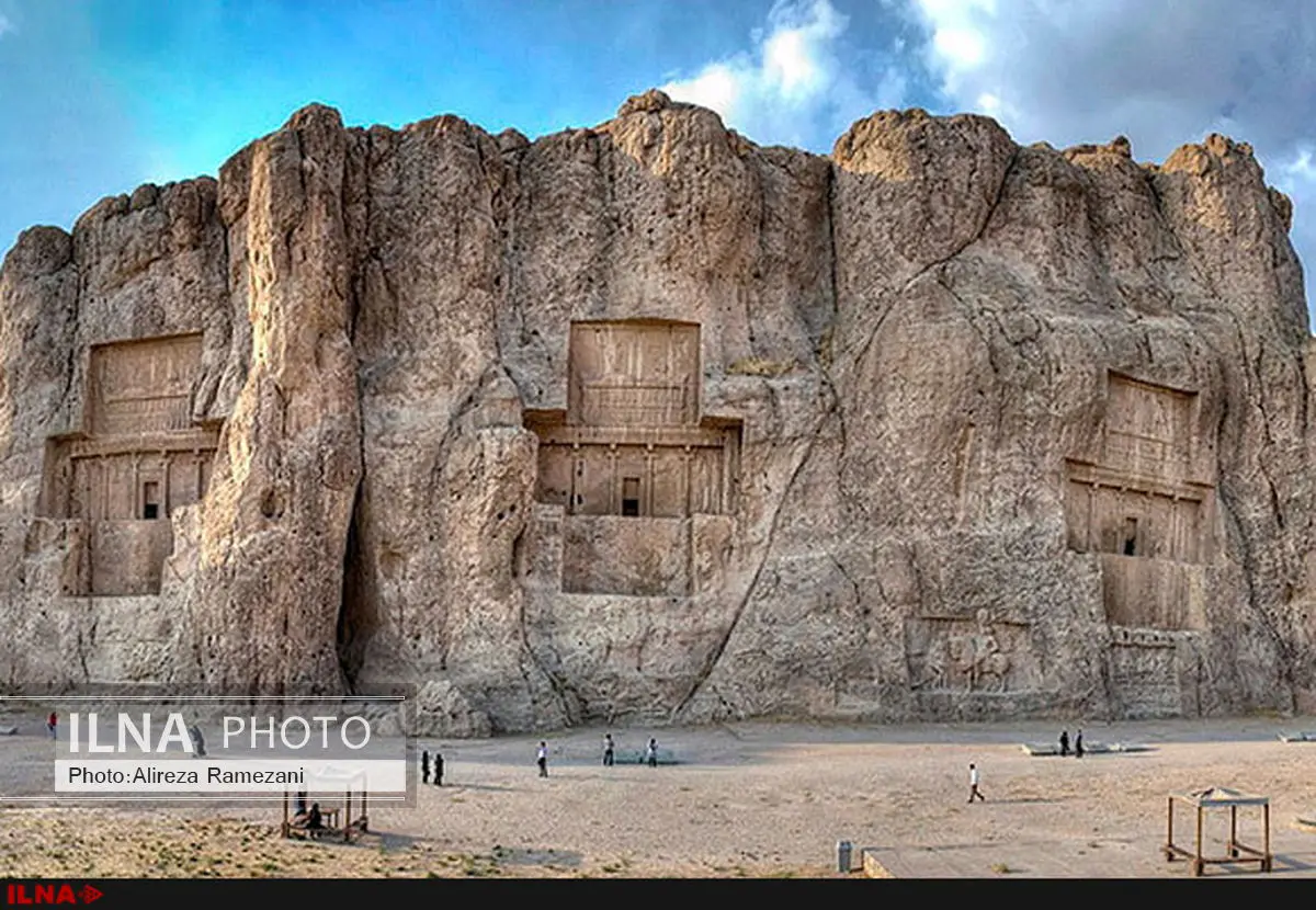 چتر کوتاه بر روی آثار باستانی فارس