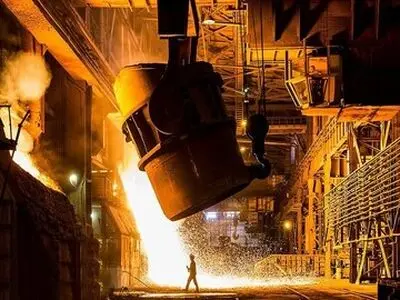 رایزنی با وزیر اقتصاد برای حل مشکل انسداد حساب شرکت ذوب‌آهن