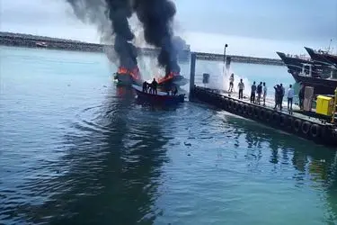 آمبولانس دریایی اورژانس هرمزگان در پی تجاوز دشمنان دچار آتش‌سوزی شد