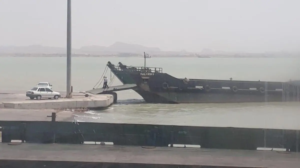 نجات سرنشینان خودروی سواری تندر 90 در بندر مسافری پل