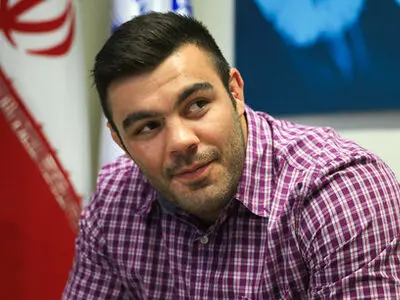 آیا امیر علی اکبری به کشتی باز می‌گردد یا MMA را دنبال می‌کند؟