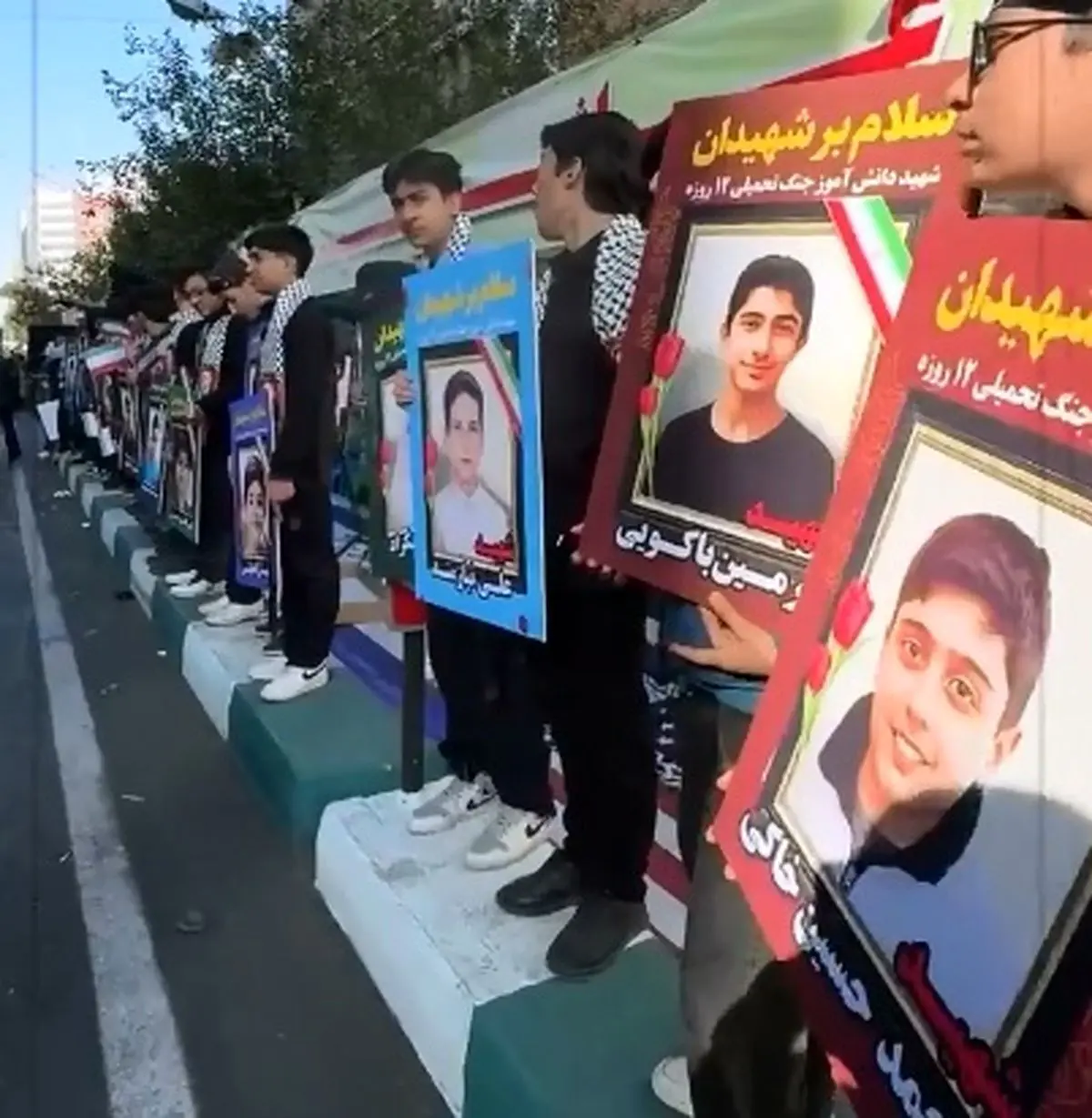 لحظاتی جذاب از راهپیمایی یوم الله ۱۳ آبان در تهران + فیلم