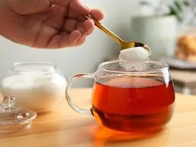 چای شیرین یا نوشابه؛ کدام‌یک قند خون را بیشتر بالا می‌برد؟